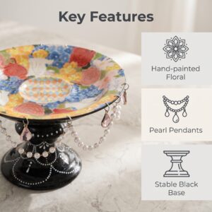 Hand-drawn pearl-white pigeon dish